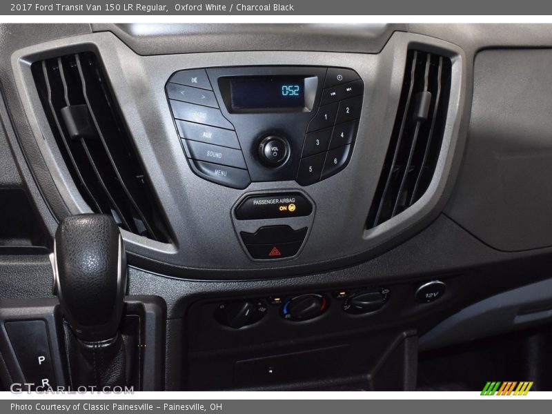 Oxford White / Charcoal Black 2017 Ford Transit Van 150 LR Regular