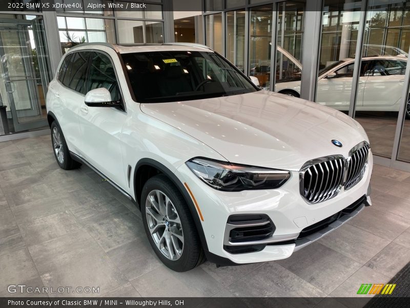 Front 3/4 View of 2022 X5 xDrive40i