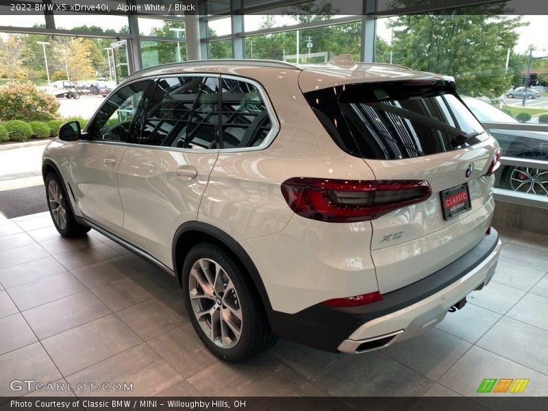 Alpine White / Black 2022 BMW X5 xDrive40i
