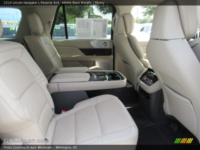 Infinite Black Metallic / Ebony 2019 Lincoln Navigator L Reserve 4x4