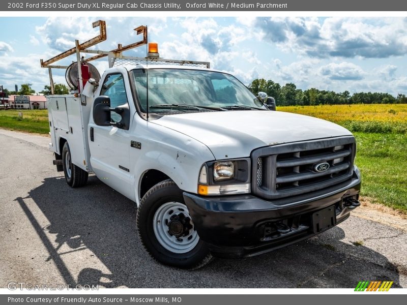 Oxford White / Medium Parchment 2002 Ford F350 Super Duty XL Regular Cab Chassis Utility