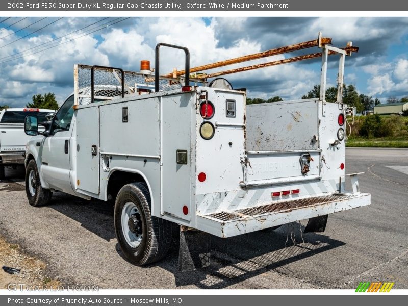 Oxford White / Medium Parchment 2002 Ford F350 Super Duty XL Regular Cab Chassis Utility