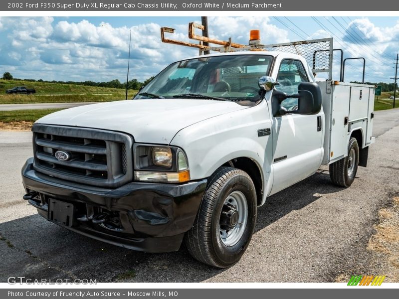 Oxford White / Medium Parchment 2002 Ford F350 Super Duty XL Regular Cab Chassis Utility