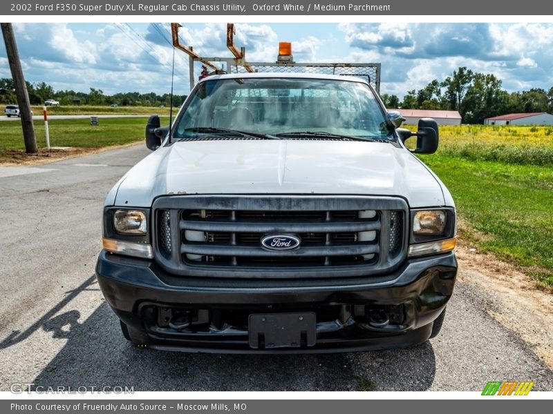 Oxford White / Medium Parchment 2002 Ford F350 Super Duty XL Regular Cab Chassis Utility