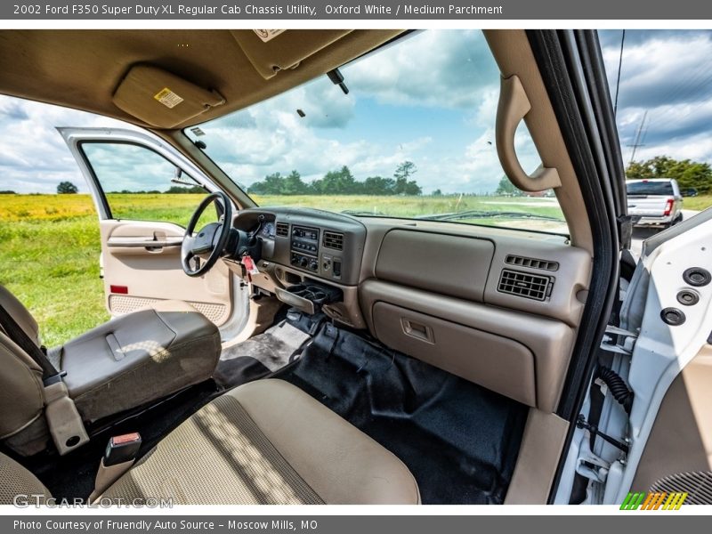 Dashboard of 2002 F350 Super Duty XL Regular Cab Chassis Utility