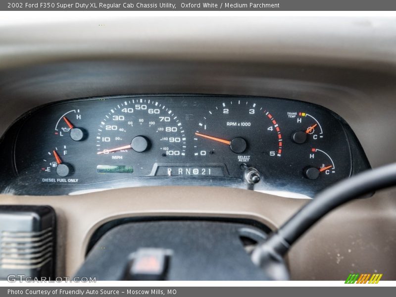 Oxford White / Medium Parchment 2002 Ford F350 Super Duty XL Regular Cab Chassis Utility