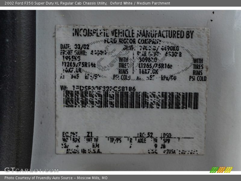 Oxford White / Medium Parchment 2002 Ford F350 Super Duty XL Regular Cab Chassis Utility