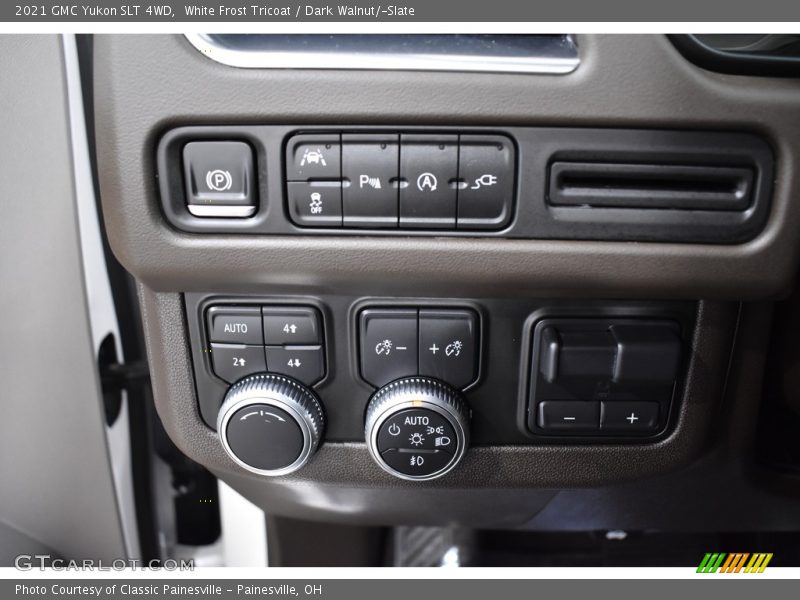 White Frost Tricoat / Dark Walnut/­Slate 2021 GMC Yukon SLT 4WD