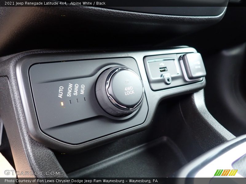 Alpine White / Black 2021 Jeep Renegade Latitude 4x4
