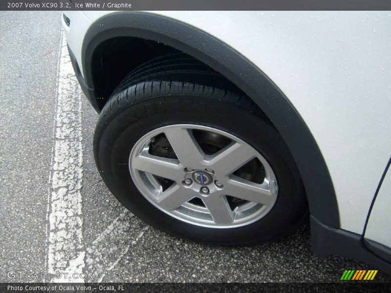 Ice White / Graphite 2007 Volvo XC90 3.2