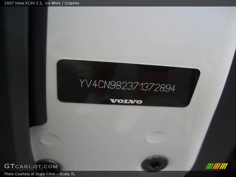 Ice White / Graphite 2007 Volvo XC90 3.2