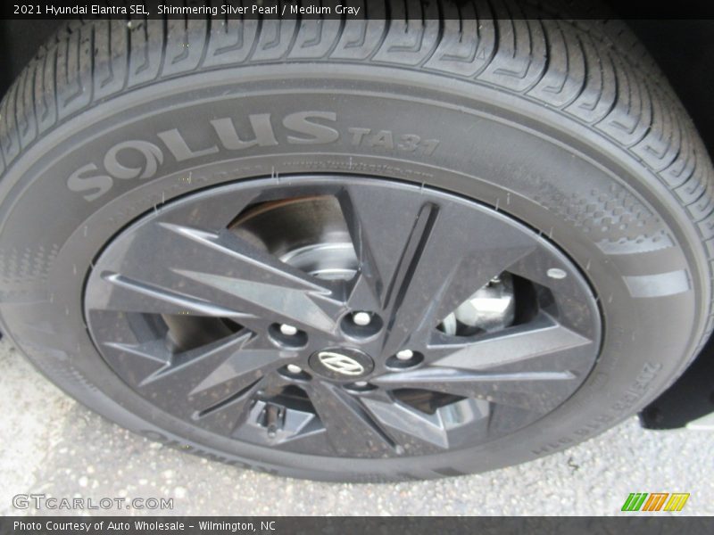 Shimmering Silver Pearl / Medium Gray 2021 Hyundai Elantra SEL