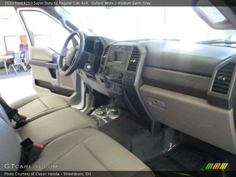 Oxford White / Medium Earth Gray 2020 Ford F250 Super Duty XL Regular Cab 4x4