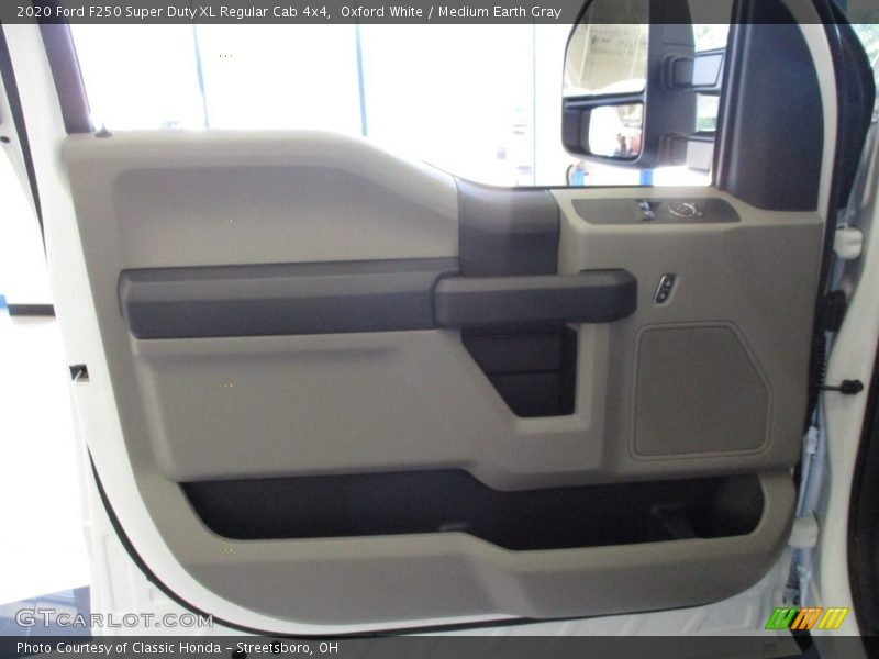 Oxford White / Medium Earth Gray 2020 Ford F250 Super Duty XL Regular Cab 4x4