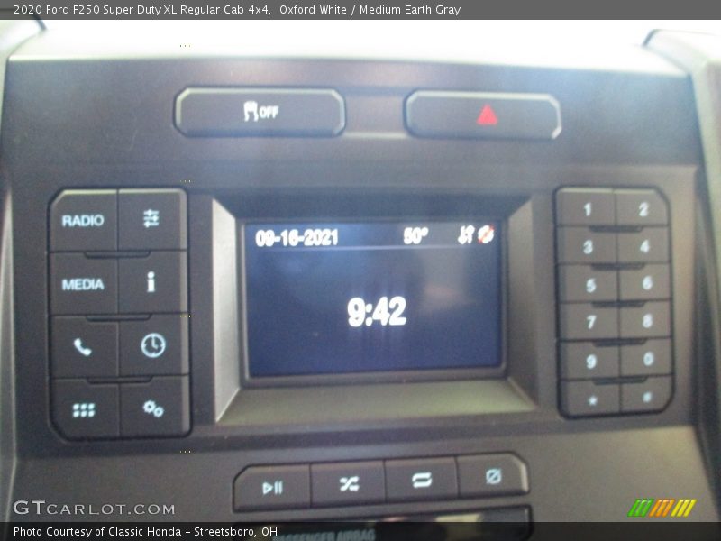 Oxford White / Medium Earth Gray 2020 Ford F250 Super Duty XL Regular Cab 4x4