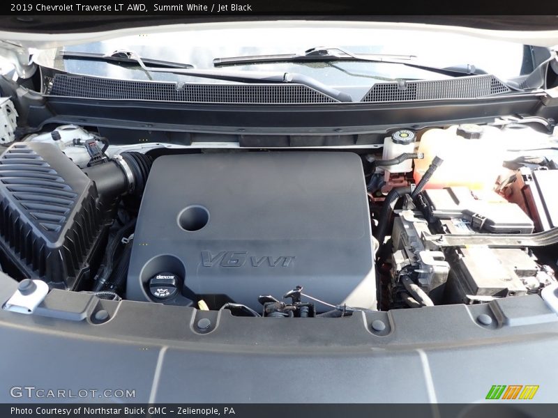 Summit White / Jet Black 2019 Chevrolet Traverse LT AWD