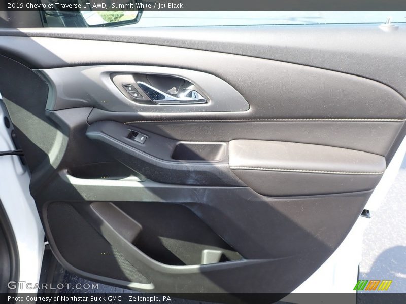 Summit White / Jet Black 2019 Chevrolet Traverse LT AWD