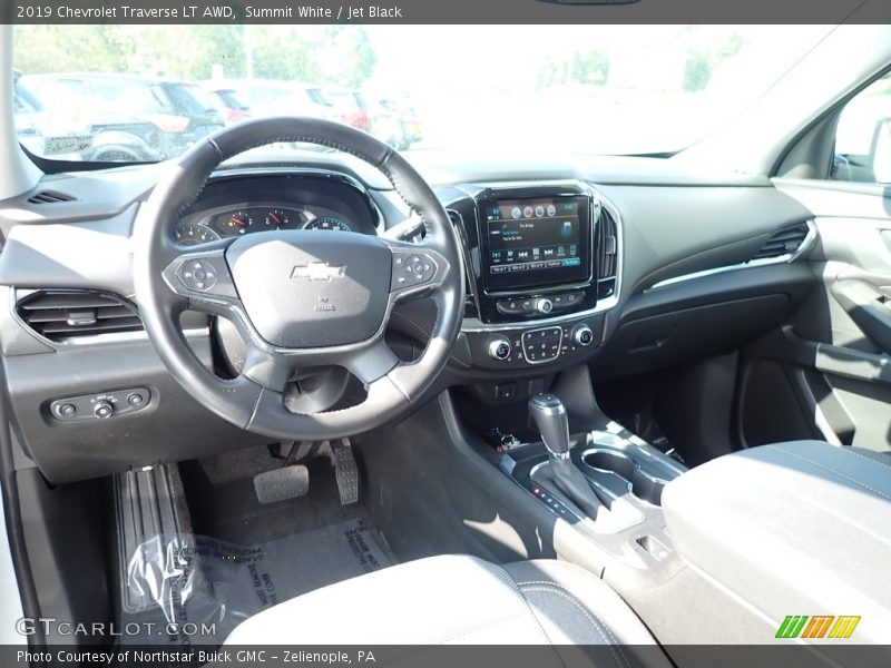 Summit White / Jet Black 2019 Chevrolet Traverse LT AWD