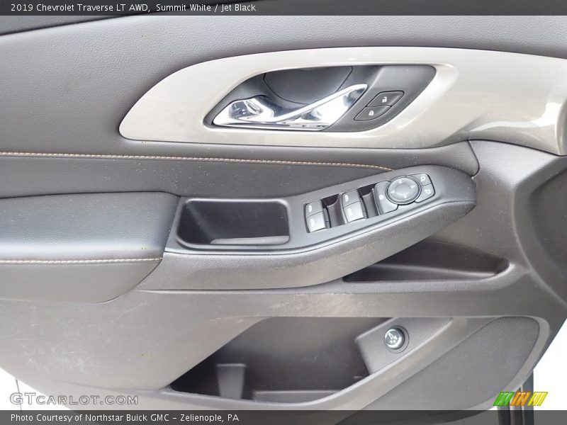 Summit White / Jet Black 2019 Chevrolet Traverse LT AWD