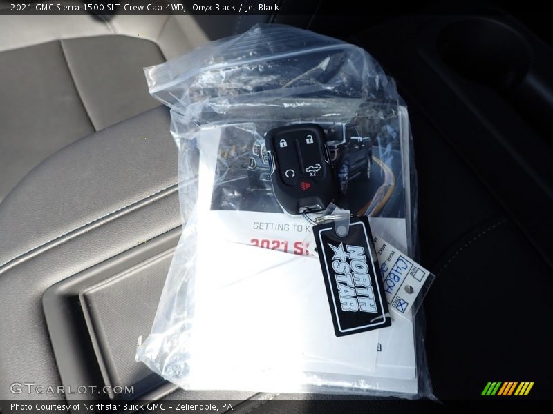 Onyx Black / Jet Black 2021 GMC Sierra 1500 SLT Crew Cab 4WD