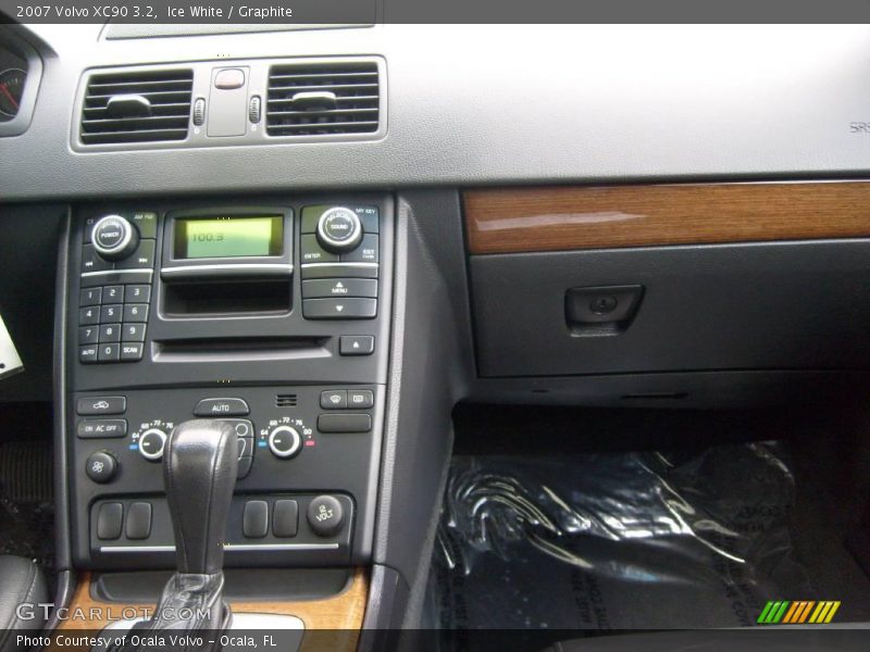 Ice White / Graphite 2007 Volvo XC90 3.2