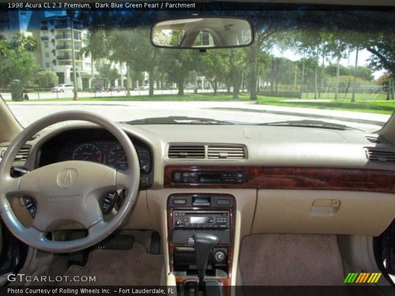 Dashboard of 1998 CL 2.3 Premium