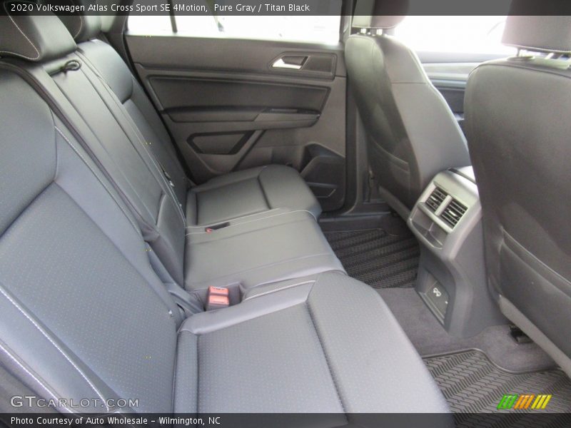 Pure Gray / Titan Black 2020 Volkswagen Atlas Cross Sport SE 4Motion
