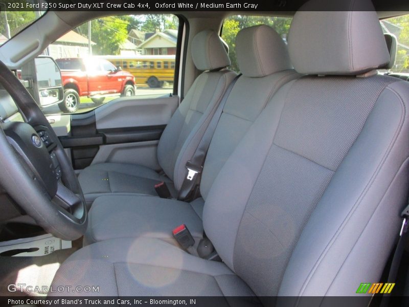 Oxford White / Medium Earth Gray 2021 Ford F250 Super Duty XLT Crew Cab 4x4