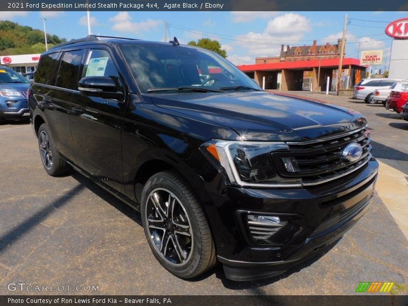 Front 3/4 View of 2021 Expedition Limited Stealth Package 4x4