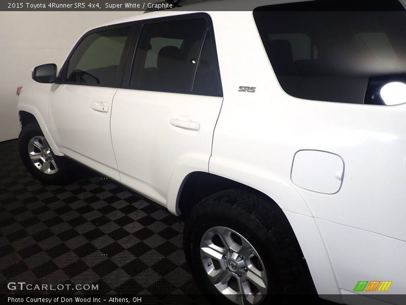 Super White / Graphite 2015 Toyota 4Runner SR5 4x4