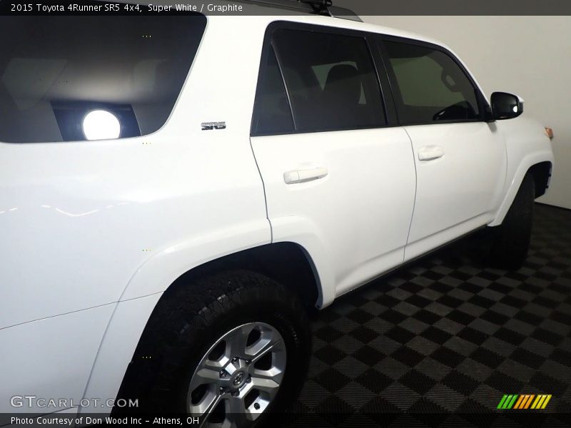 Super White / Graphite 2015 Toyota 4Runner SR5 4x4
