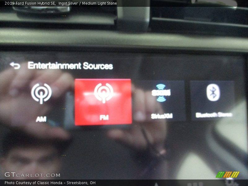 Ingot Silver / Medium Light Stone 2019 Ford Fusion Hybrid SE
