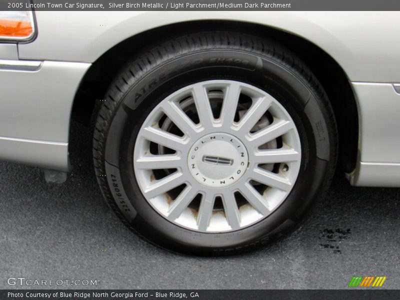 Silver Birch Metallic / Light Parchment/Medium Dark Parchment 2005 Lincoln Town Car Signature