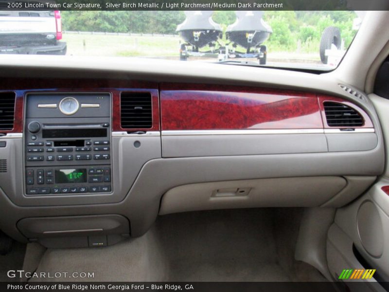 Silver Birch Metallic / Light Parchment/Medium Dark Parchment 2005 Lincoln Town Car Signature