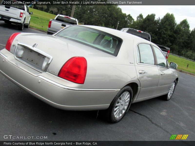 Silver Birch Metallic / Light Parchment/Medium Dark Parchment 2005 Lincoln Town Car Signature