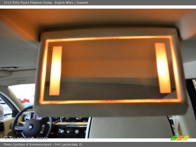 English White / Seashell 2013 Rolls-Royce Phantom Sedan
