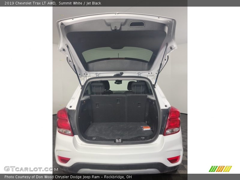 Summit White / Jet Black 2019 Chevrolet Trax LT AWD