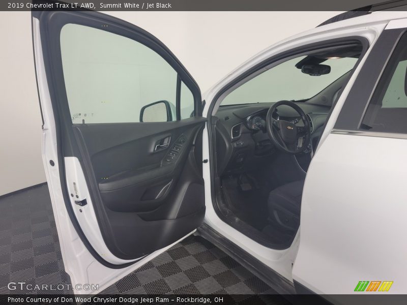 Summit White / Jet Black 2019 Chevrolet Trax LT AWD