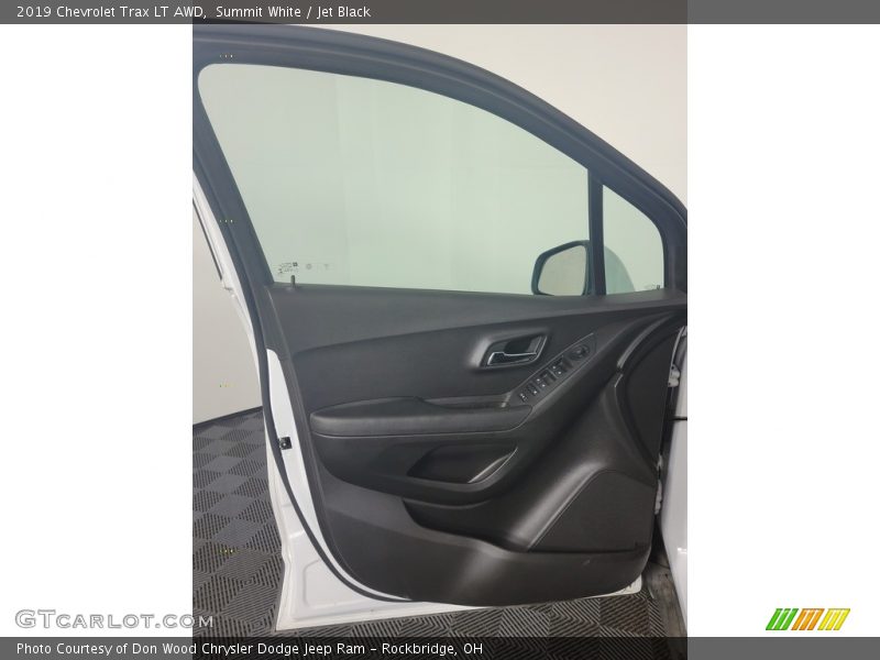 Summit White / Jet Black 2019 Chevrolet Trax LT AWD
