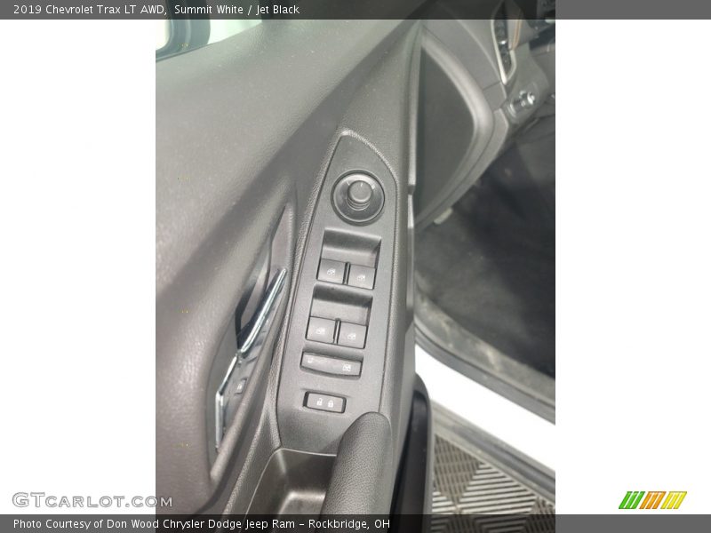 Summit White / Jet Black 2019 Chevrolet Trax LT AWD