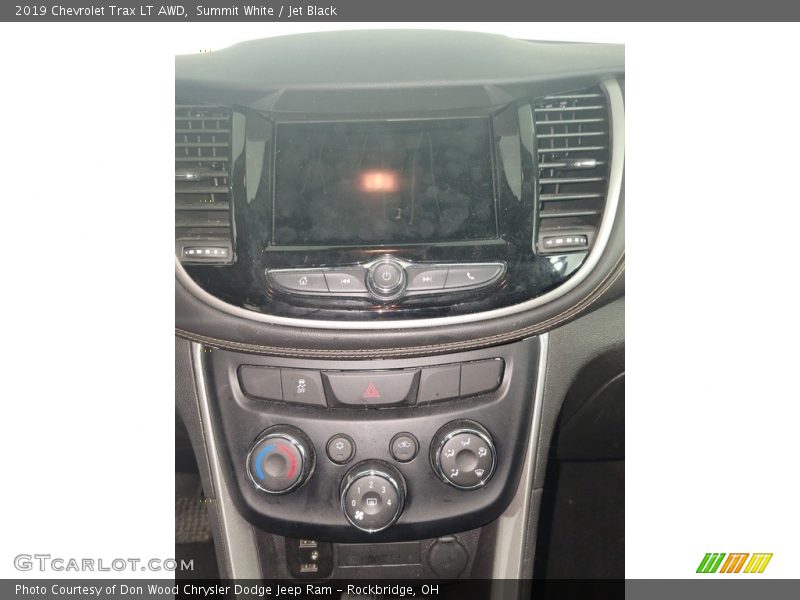Summit White / Jet Black 2019 Chevrolet Trax LT AWD