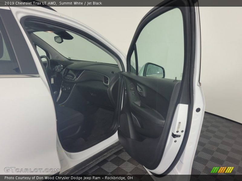 Summit White / Jet Black 2019 Chevrolet Trax LT AWD