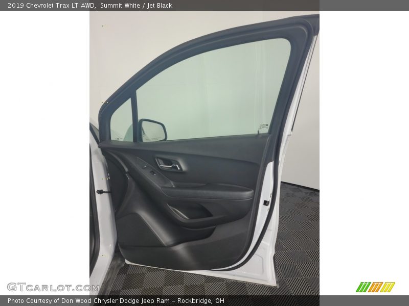 Summit White / Jet Black 2019 Chevrolet Trax LT AWD