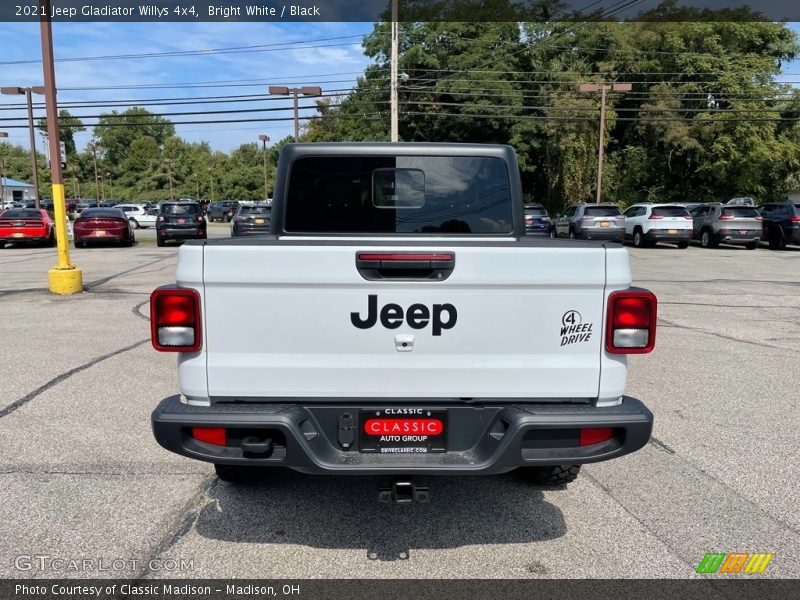 Bright White / Black 2021 Jeep Gladiator Willys 4x4