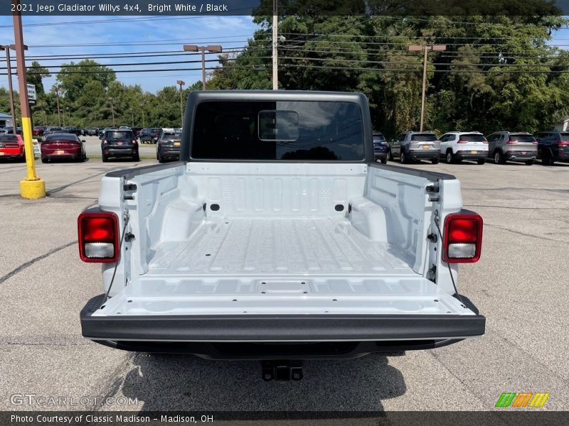 Bright White / Black 2021 Jeep Gladiator Willys 4x4
