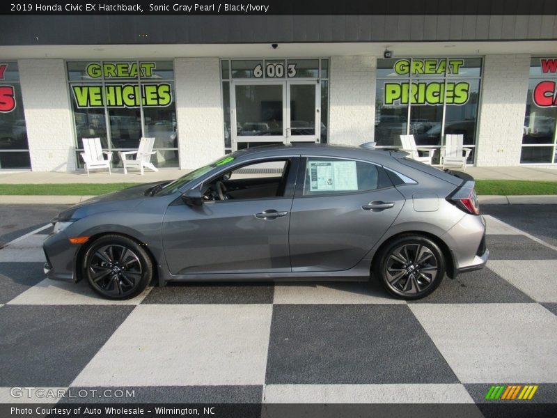 Sonic Gray Pearl / Black/Ivory 2019 Honda Civic EX Hatchback
