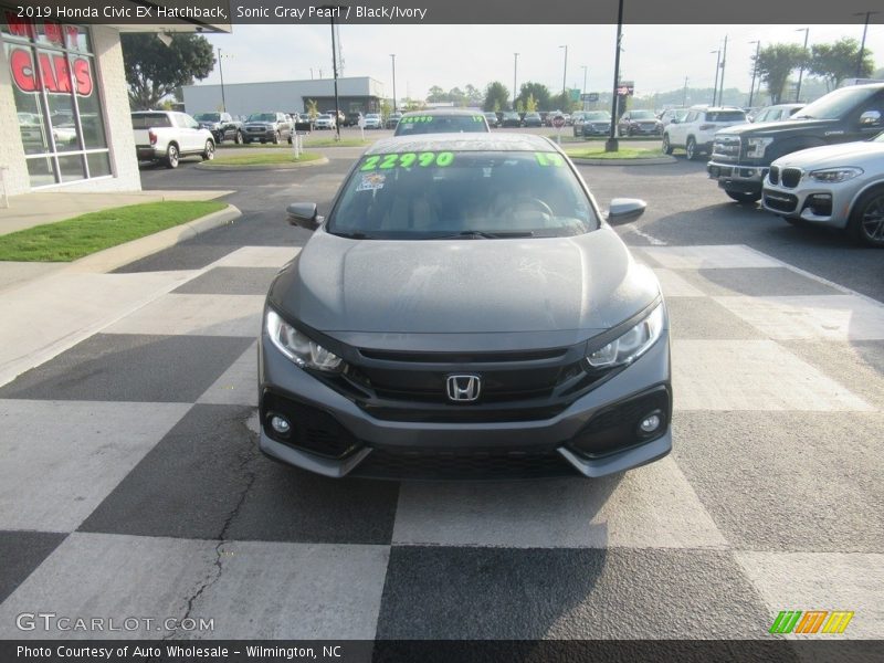 Sonic Gray Pearl / Black/Ivory 2019 Honda Civic EX Hatchback