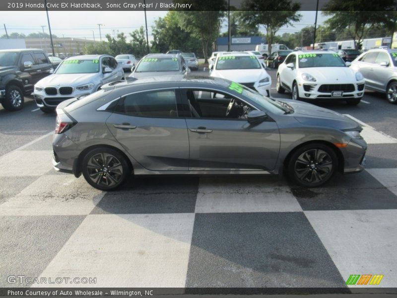 Sonic Gray Pearl / Black/Ivory 2019 Honda Civic EX Hatchback