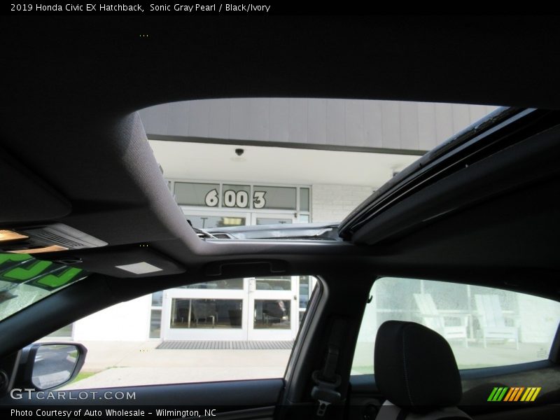 Sonic Gray Pearl / Black/Ivory 2019 Honda Civic EX Hatchback