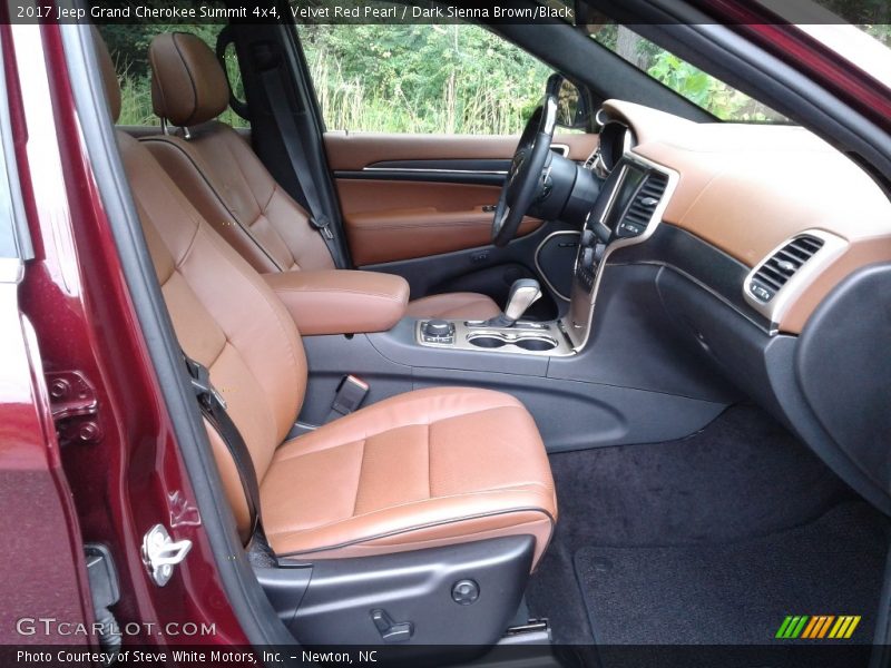 Front Seat of 2017 Grand Cherokee Summit 4x4